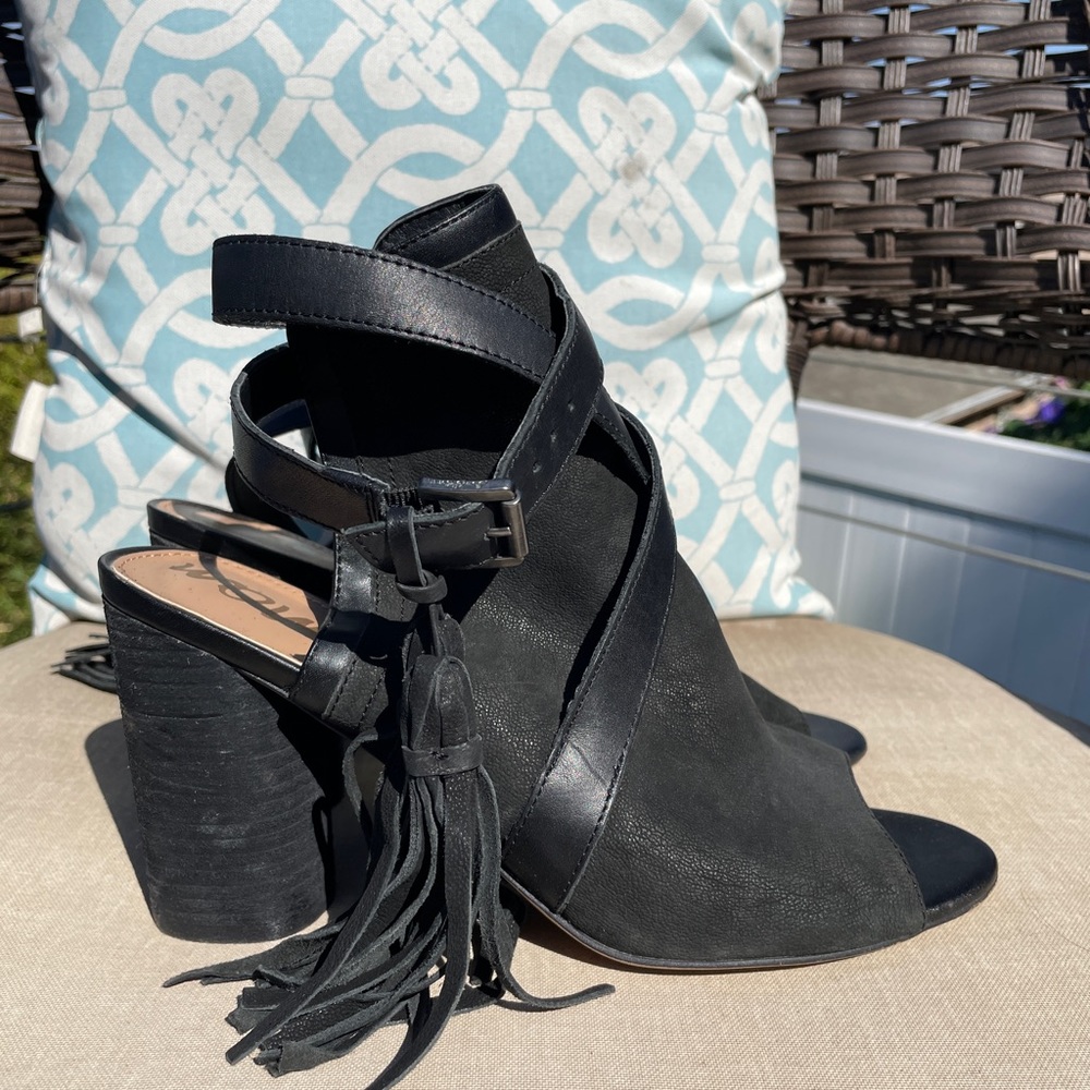 Sam Edelman suede leather bootie with a cute tassel
